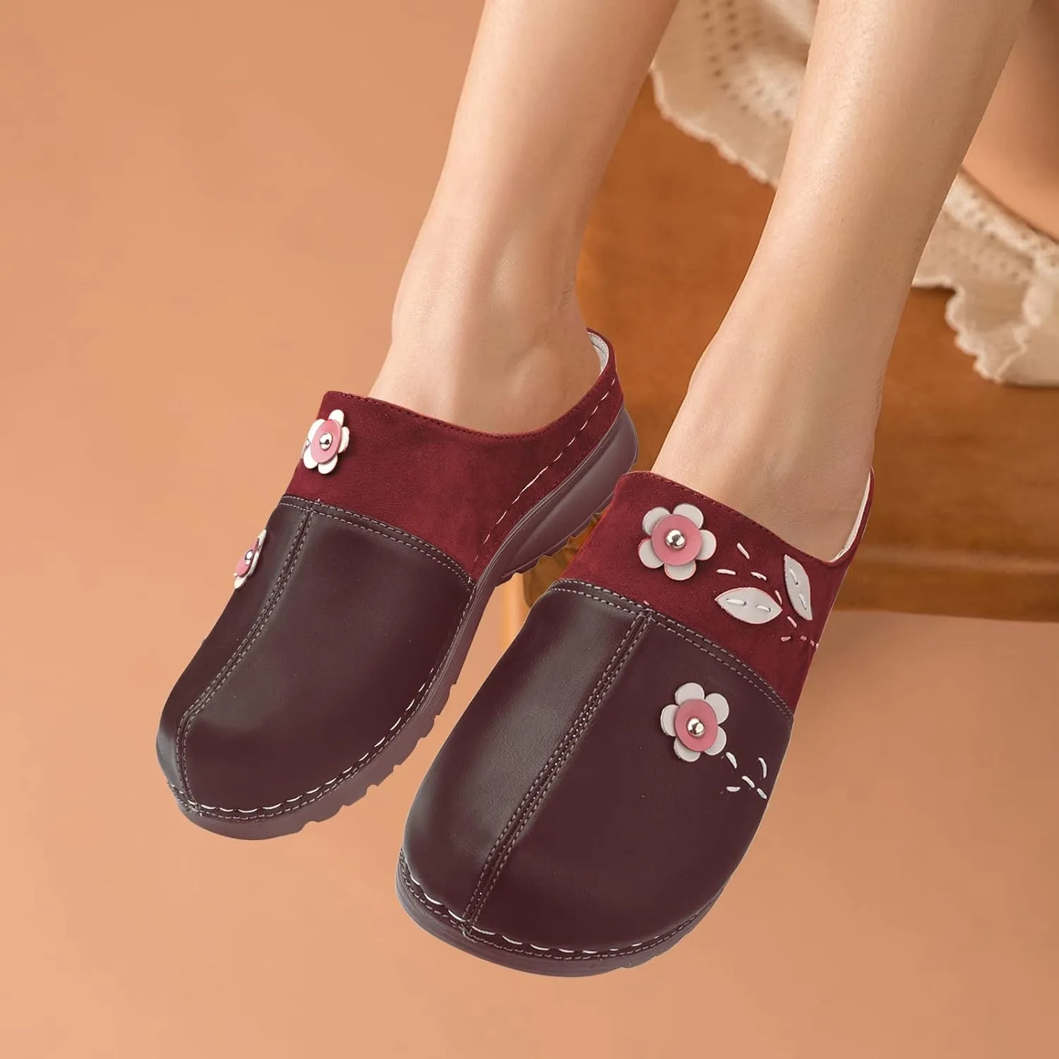 gracosy Clogs Shoes for Women, Summer Leather Slippers Comfort Work Clogs Slip on Loafers Wide Fit Mules Antil Slip Beach Shoes Flowers Wedge Sandals