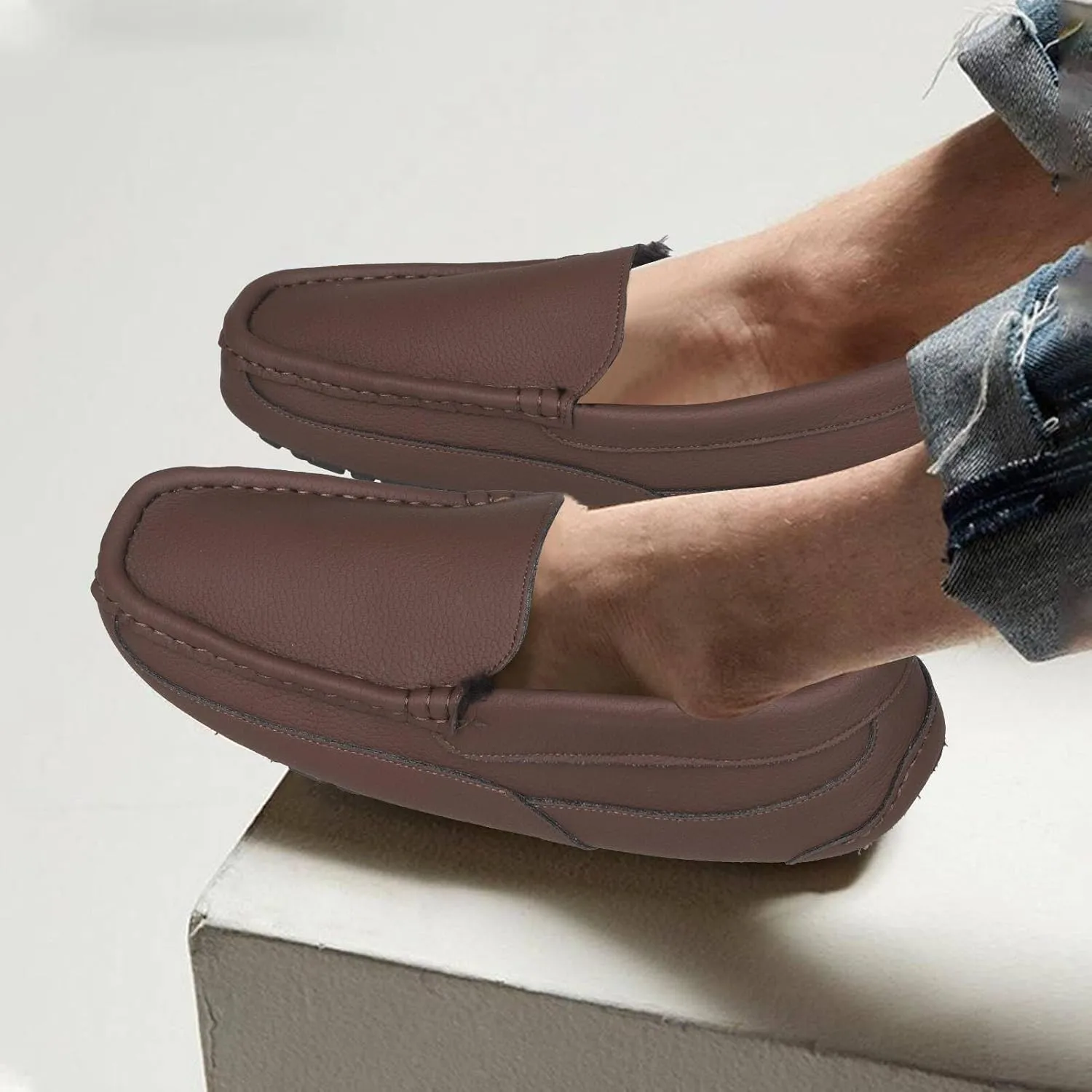Mens Moccasin Slippers House Slippers for Men Slip-On Mens Loafers Breathable Suede Cozy Fur Lined Loafers for Men for Indoor & Outdoor