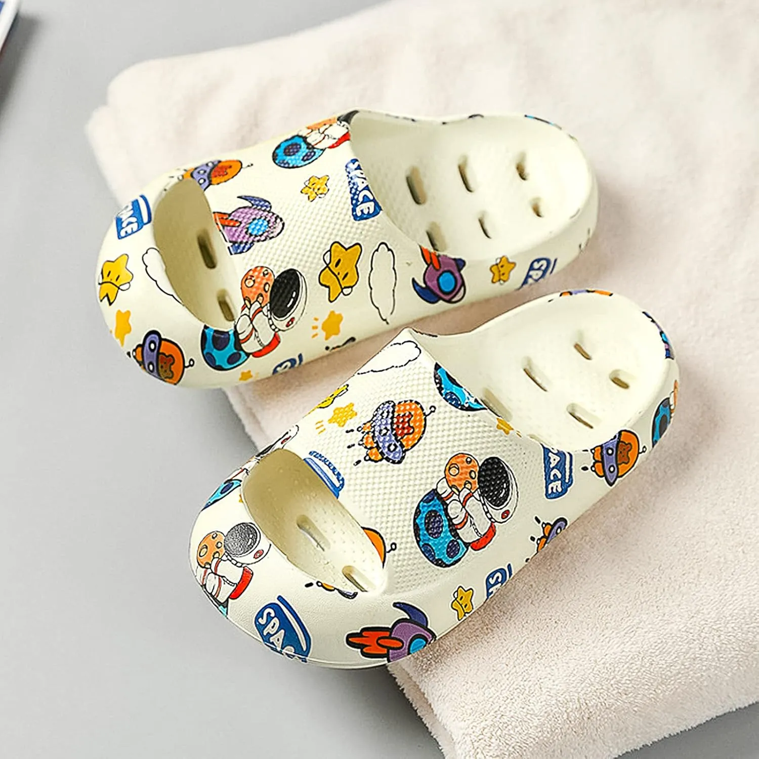 techcity Boys Girls Slide Sandals Soft Cushioned Thick Sole Non-slip Summer Slippers Quick Drying Bathroom Shower Pool Beach Sandals for Toddler Little Kids